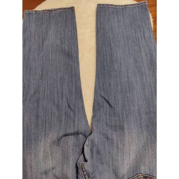 Lucky Brand Intentionally Distressed Cropped Jeans - Picture 4 of 5